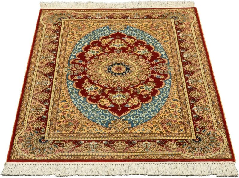 Qom Oriental Rug 94 × 133 cm, Silk, hand-knotted — view 2