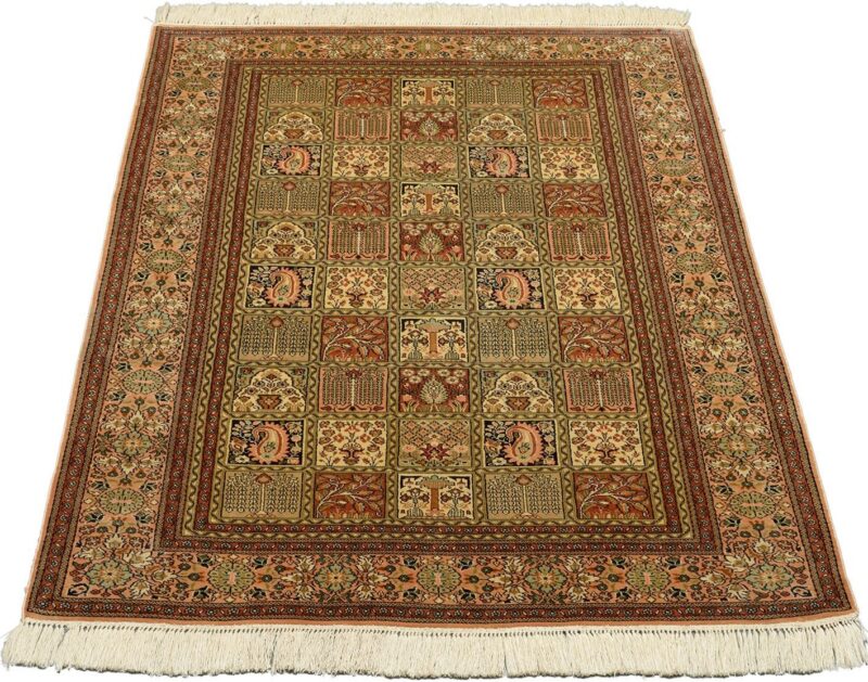 Qom Oriental Rug 95 × 155 cm, Silk, White/Beige, hand-knotted — view 2 Qom Oriental Rug 95 × 155 cm, Silk, White/Beige, hand-knotted — view 2