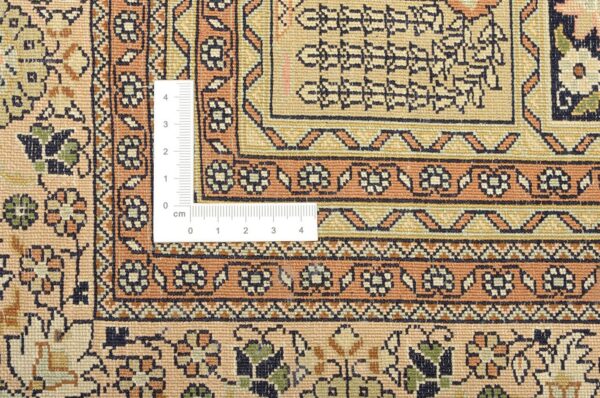Qom Oriental Rug 95 × 155 cm, Silk, White/Beige, hand-knotted — view 3 Qom Oriental Rug 95 × 155 cm, Silk, White/Beige, hand-knotted — view 3