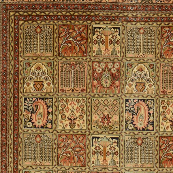 Qom Oriental Rug 95 × 155 cm, Silk, White/Beige, hand-knotted — view 4 Qom Oriental Rug 95 × 155 cm, Silk, White/Beige, hand-knotted — view 4