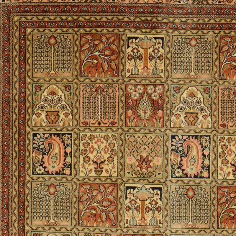 Qom Oriental Rug 95 × 155 cm, Silk, White/Beige, hand-knotted — view 4 Qom Oriental Rug 95 × 155 cm, Silk, White/Beige, hand-knotted — view 4