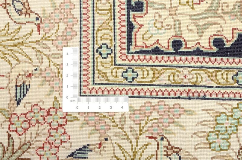 Qom Oriental Rug 95 × 157 cm, Silk, hand-knotted — view 3
