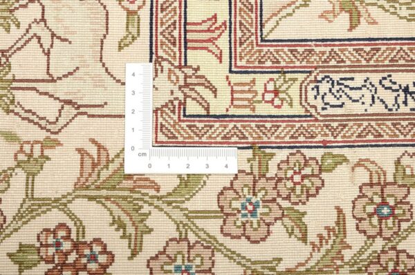 Qom Oriental Rug 97 × 154 cm, Silk, hand-knotted — view 3
