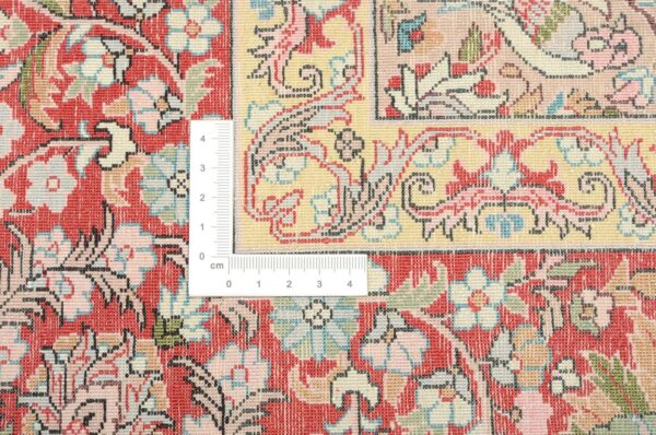 Hereke Oriental Rug 102 × 142 cm, Silk, hand-knotted — view 3