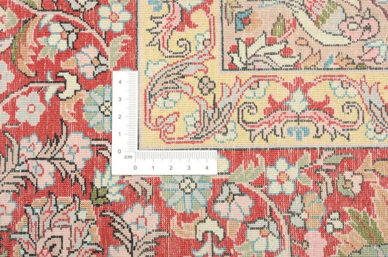 Hereke Oriental Rug 102 × 142 cm, Silk, hand-knotted — view 3