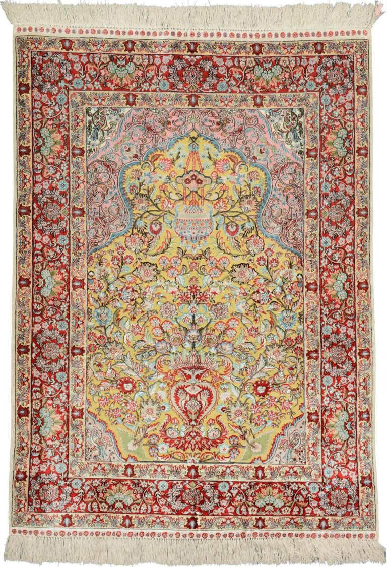 Hereke Oriental Rug 102 × 142 cm, Silk, hand-knotted