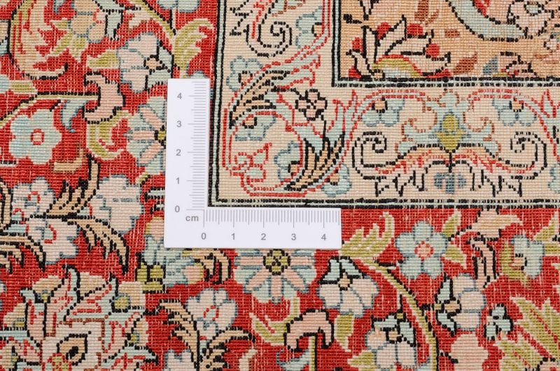 Hereke Oriental Rug 104 × 142 cm, Silk, hand-knotted — view 2