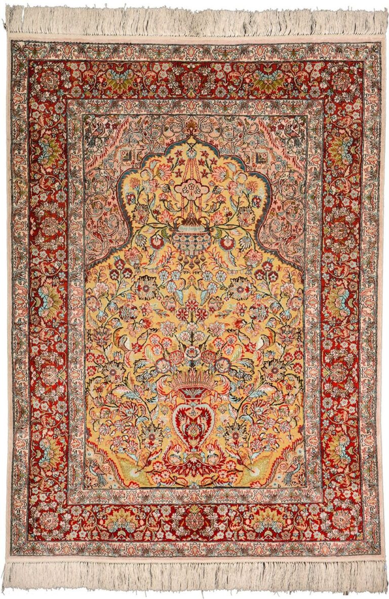 Hereke Oriental Rug 104 × 142 cm, Silk, hand-knotted