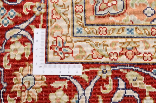 Hereke Oriental Rug 107 × 170 cm, Silk, hand-knotted — view 3