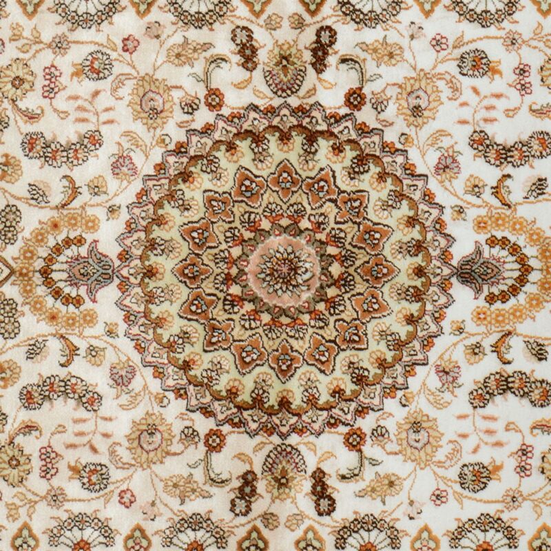 Hereke Oriental Rug 120 × 181 cm, Silk, hand-knotted — view 4