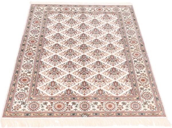 Hereke Oriental Rug 122 × 182 cm, Silk, hand-knotted — view 2 Hereke Oriental Rug 122 × 182 cm, Silk, hand-knotted — view 2