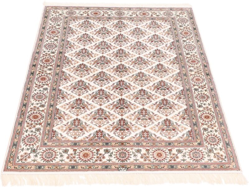 Hereke Oriental Rug 122 × 182 cm, Silk, hand-knotted — view 2 Hereke Oriental Rug 122 × 182 cm, Silk, hand-knotted — view 2