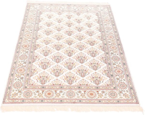 Hereke Oriental Rug 122 × 182 cm, Silk, hand-knotted — view 3 Hereke Oriental Rug 122 × 182 cm, Silk, hand-knotted — view 3