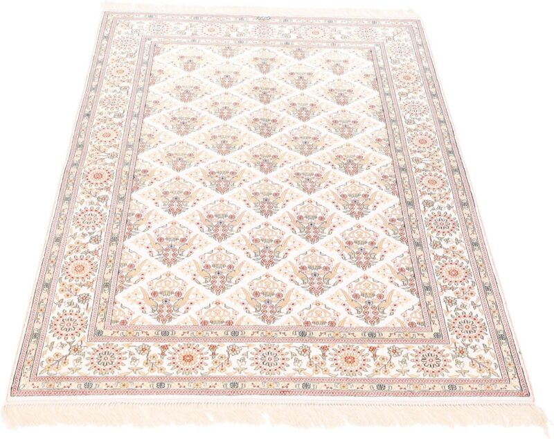 Hereke Oriental Rug 122 × 182 cm, Silk, hand-knotted — view 3 Hereke Oriental Rug 122 × 182 cm, Silk, hand-knotted — view 3
