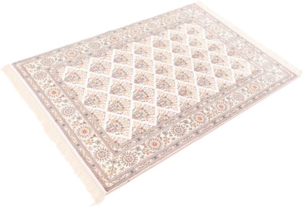 Hereke Oriental Rug 122 × 182 cm, Silk, hand-knotted — view 5 Hereke Oriental Rug 122 × 182 cm, Silk, hand-knotted — view 5