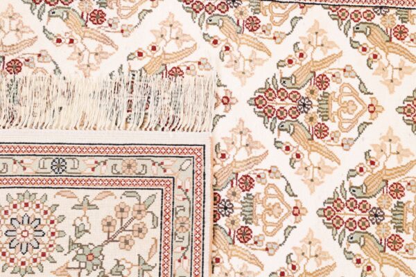Hereke Oriental Rug 122 × 182 cm, Silk, hand-knotted — view 7 Hereke Oriental Rug 122 × 182 cm, Silk, hand-knotted — view 7