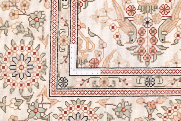 Hereke Oriental Rug 122 × 182 cm, Silk, hand-knotted — view 9 Hereke Oriental Rug 122 × 182 cm, Silk, hand-knotted — view 9