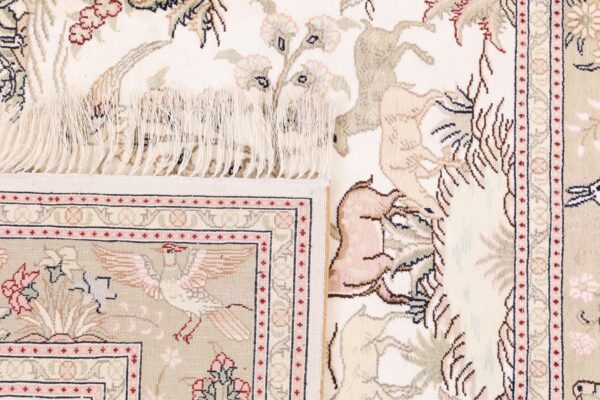 Hereke Oriental Rug 122 × 183 cm, Silk, hand-knotted — view 7 Hereke Oriental Rug 122 × 183 cm, Silk, hand-knotted — view 7