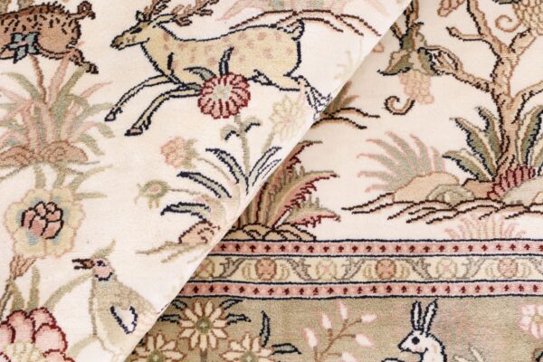 Hereke Oriental Rug 122 × 183 cm, Silk, hand-knotted — view 8 Hereke Oriental Rug 122 × 183 cm, Silk, hand-knotted — view 8