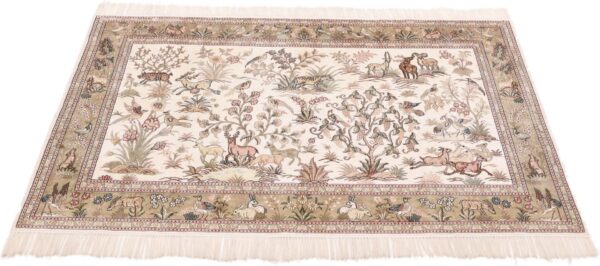 Hereke Oriental Rug 122 × 183 cm, Silk, hand-knotted — view 2 Hereke Oriental Rug 122 × 183 cm, Silk, hand-knotted — view 2
