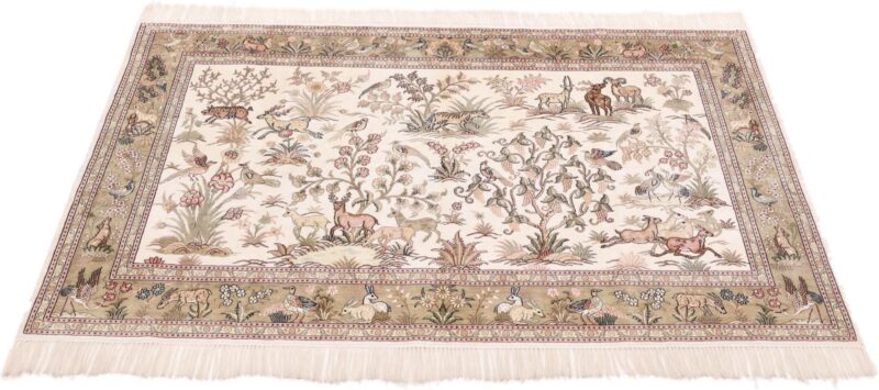 Hereke Oriental Rug 122 × 183 cm, Silk, hand-knotted — view 2 Hereke Oriental Rug 122 × 183 cm, Silk, hand-knotted — view 2