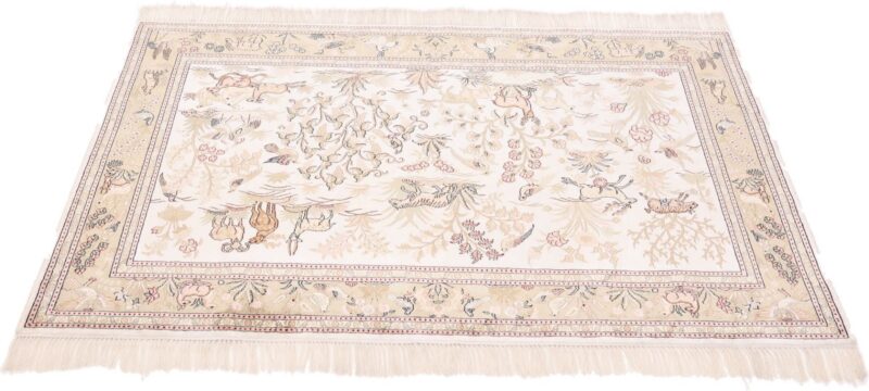 Hereke Oriental Rug 122 × 183 cm, Silk, hand-knotted — view 3 Hereke Oriental Rug 122 × 183 cm, Silk, hand-knotted — view 3