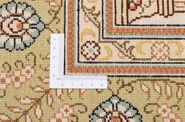 Hereke Oriental Rug 122 × 184 cm, Silk, hand-knotted — view 3