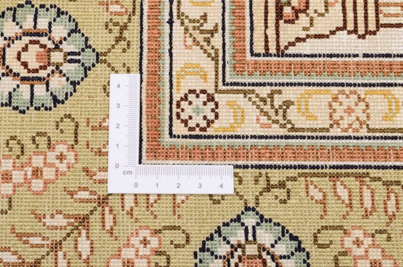 Hereke Oriental Rug 122 × 184 cm, Silk, hand-knotted — view 3