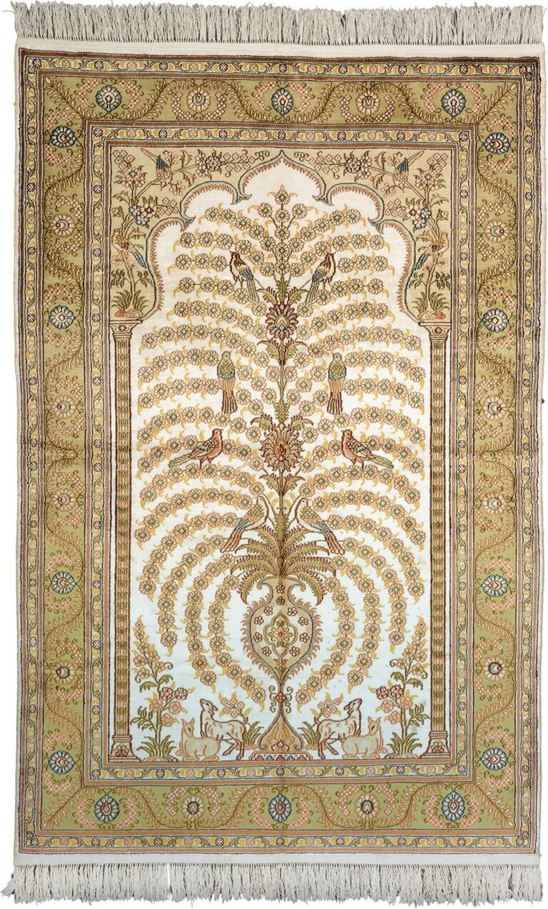 Hereke Oriental Rug 122 × 184 cm, Silk, hand-knotted