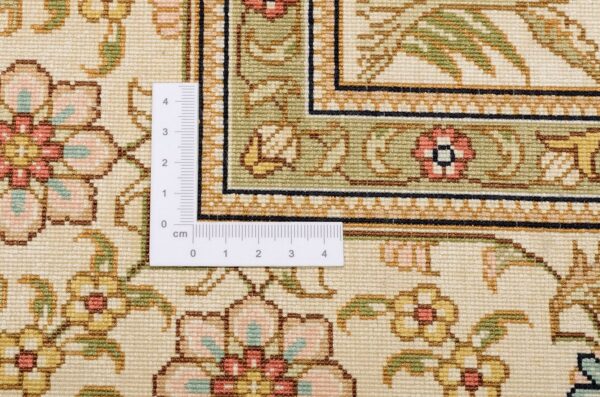 Hereke Oriental Rug 122 × 185 cm, Silk, hand-knotted — view 3