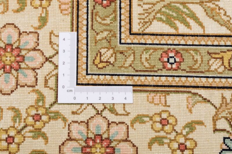 Hereke Oriental Rug 122 × 185 cm, Silk, hand-knotted — view 3