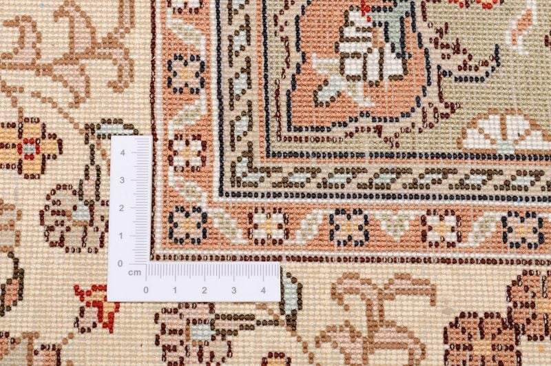Hereke Oriental Rug 123 × 182 cm, Silk, hand-knotted — view 3