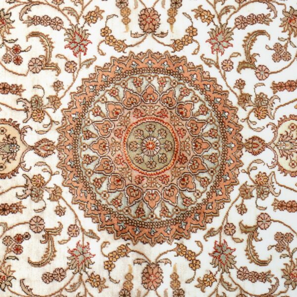 Hereke Oriental Rug 123 × 182 cm, Silk, hand-knotted — view 4