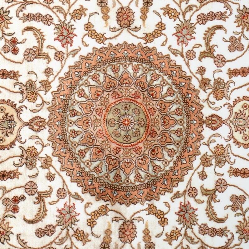 Hereke Oriental Rug 123 × 182 cm, Silk, hand-knotted — view 4