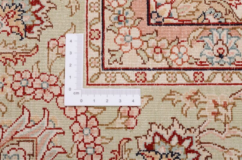 Hereke Oriental Rug 123 × 183 cm, Silk, hand-knotted — view 3