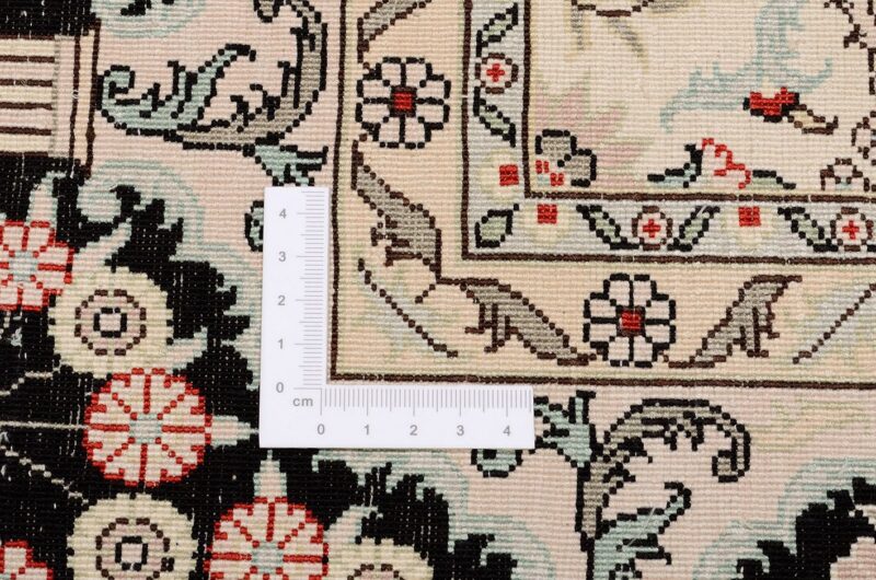 Hereke Oriental Rug 124 × 180 cm, Silk, White/Beige, hand-knotted — view 3