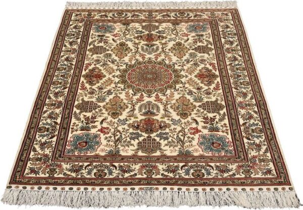 Hereke Oriental Rug 124 × 181 cm, Silk, hand-knotted, antique — view 2 Hereke Oriental Rug 124 × 181 cm, Silk, hand-knotted, antique — view 2