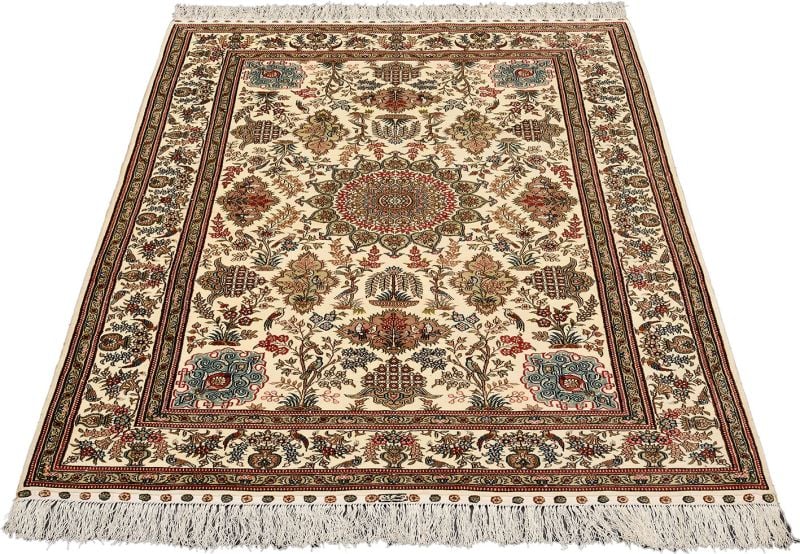 Hereke Oriental Rug 124 × 181 cm, Silk, hand-knotted, antique — view 2 Hereke Oriental Rug 124 × 181 cm, Silk, hand-knotted, antique — view 2