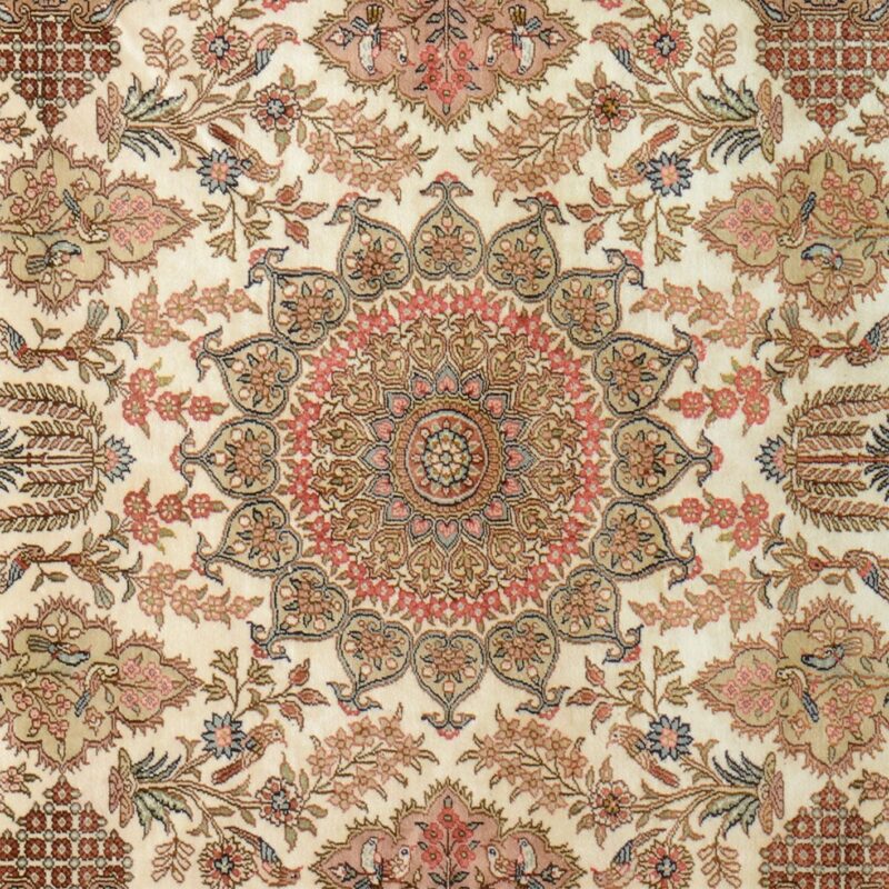Hereke Oriental Rug 124 × 181 cm, Silk, hand-knotted, antique — view 4 Hereke Oriental Rug 124 × 181 cm, Silk, hand-knotted, antique — view 4