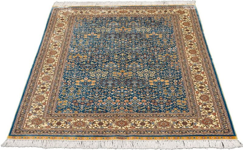 Hereke Oriental Rug 125 × 183 cm, Silk, hand-knotted — view 2 Hereke Oriental Rug 125 × 183 cm, Silk, hand-knotted — view 2