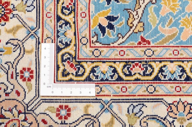 Hereke Oriental Rug 125 × 183 cm, Silk, hand-knotted — view 3 Hereke Oriental Rug 125 × 183 cm, Silk, hand-knotted — view 3