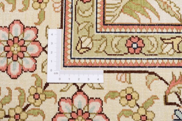 Hereke Oriental Rug 126 × 185 cm, Silk, hand-knotted — view 3