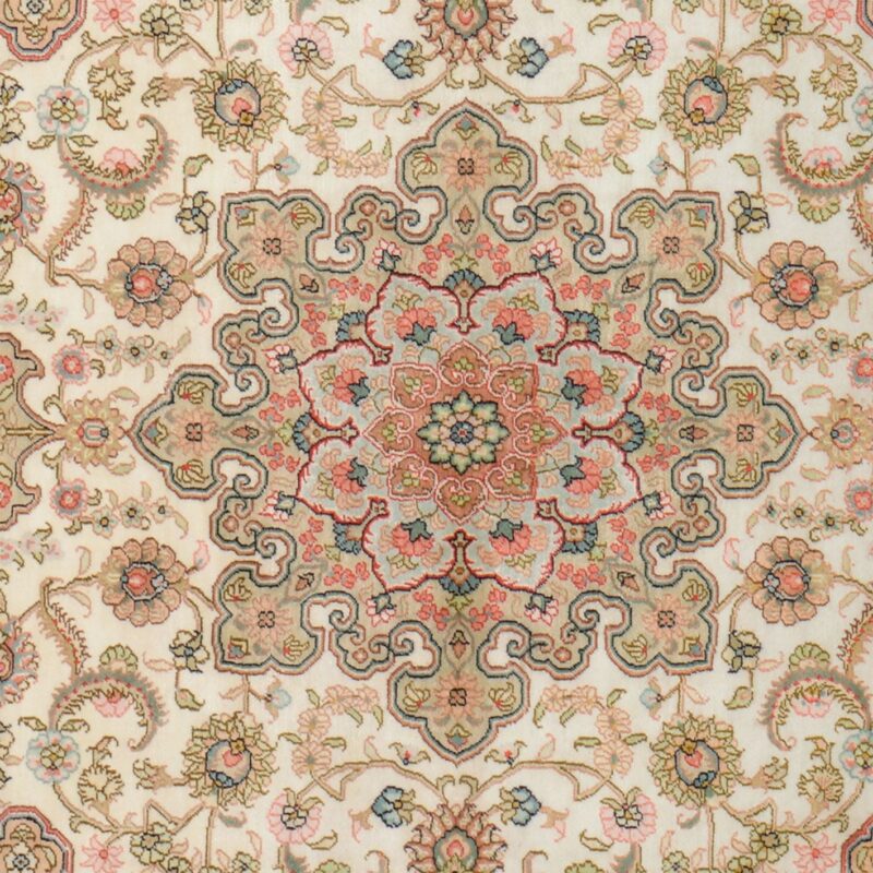 Hereke Oriental Rug 126 × 186 cm, Silk, White/Beige, hand-knotted — view 3