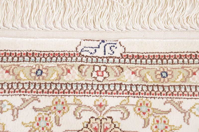 Hereke Oriental Rug 126 × 189 cm, Silk, hand-knotted — view 6