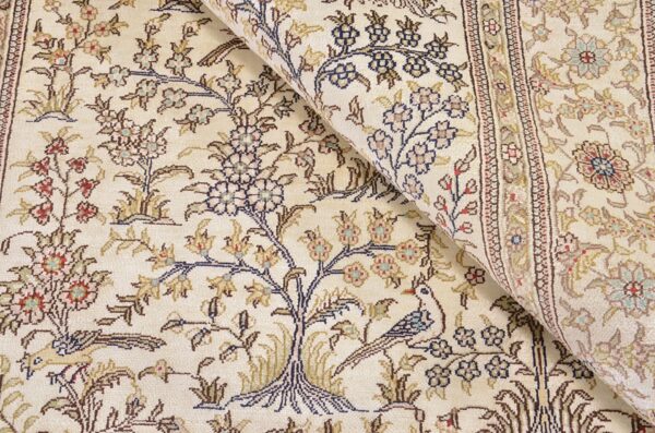 Hereke Oriental Rug 126 × 189 cm, Silk, hand-knotted — view 5