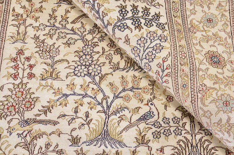 Hereke Oriental Rug 126 × 189 cm, Silk, hand-knotted — view 5