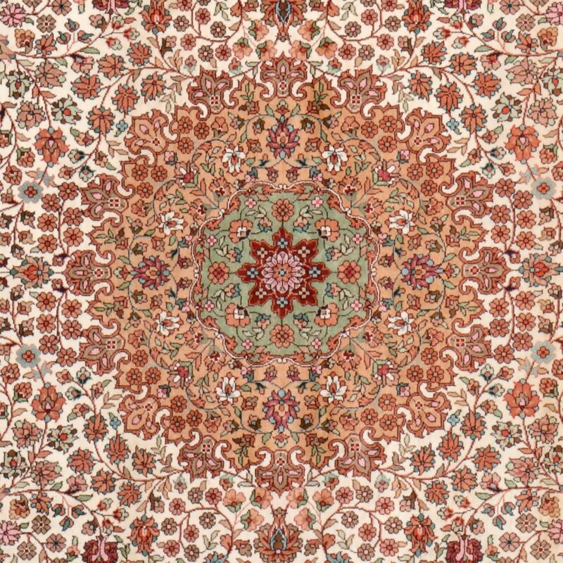 Hereke Oriental Rug 128 × 189 cm, Silk, hand-knotted, exclusive — view 4 Hereke Oriental Rug 128 × 189 cm, Silk, hand-knotted, exclusive — view 4