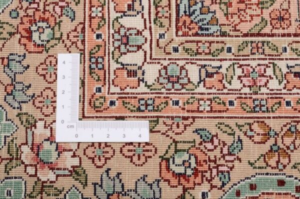 Hereke Oriental Rug 128 × 191 cm, Silk, hand-knotted — view 3 Hereke Oriental Rug 128 × 191 cm, Silk, hand-knotted — view 3