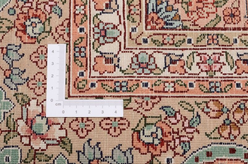 Hereke Oriental Rug 128 × 191 cm, Silk, hand-knotted — view 3 Hereke Oriental Rug 128 × 191 cm, Silk, hand-knotted — view 3