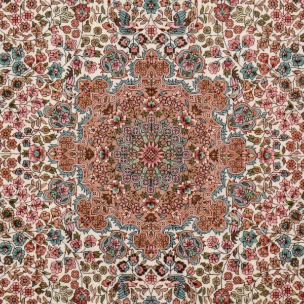 Hereke Oriental Rug 128 × 191 cm, Silk, hand-knotted — view 4 Hereke Oriental Rug 128 × 191 cm, Silk, hand-knotted — view 4
